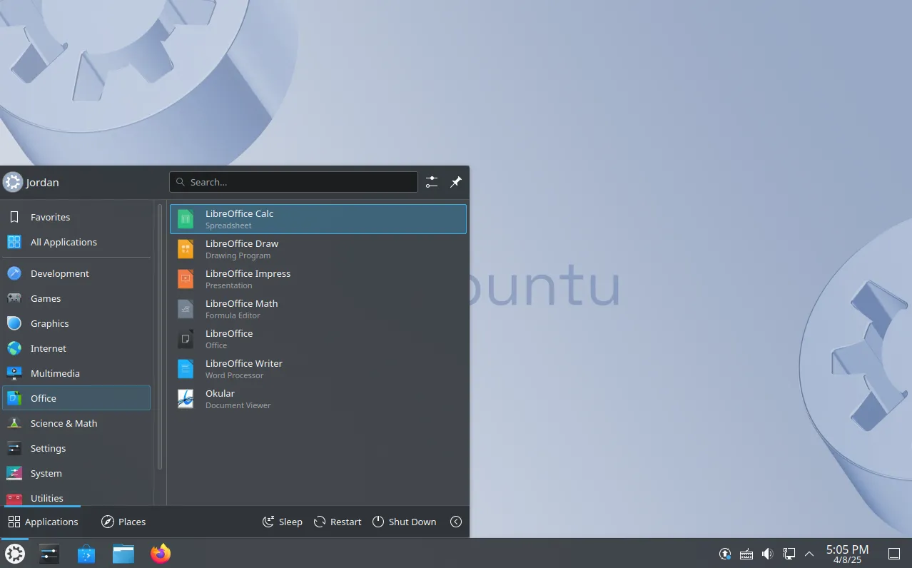 Giao diện desktop Kubuntu với menu ứng dụng đang mở, minh họa tính thân thiện và sẵn sàng của Linux cho công việc hàng ngày.