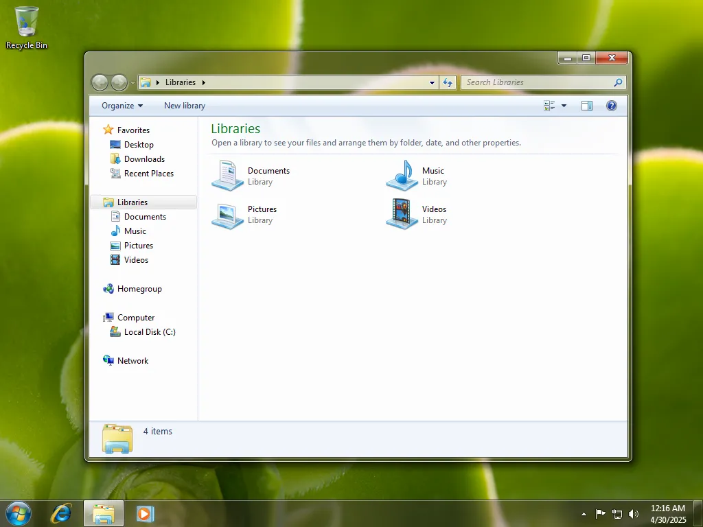 Giao diện File Explorer quen thuộc của Windows 7