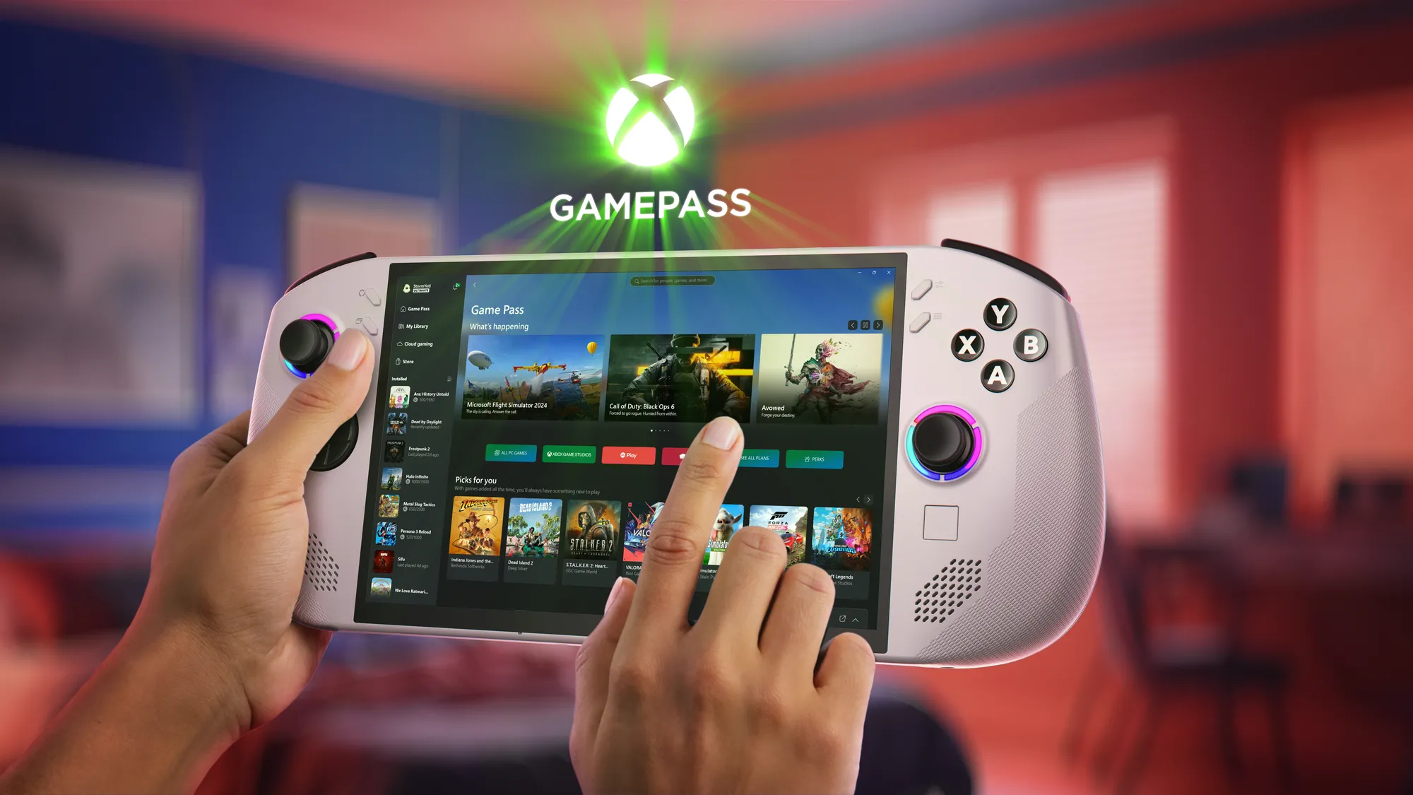 Hình ảnh Legion Go S glacier white hiển thị giao diện Xbox Game Pass, minh họa khả năng truy cập thư viện game đa dạng trên thiết bị cầm tay Windows.