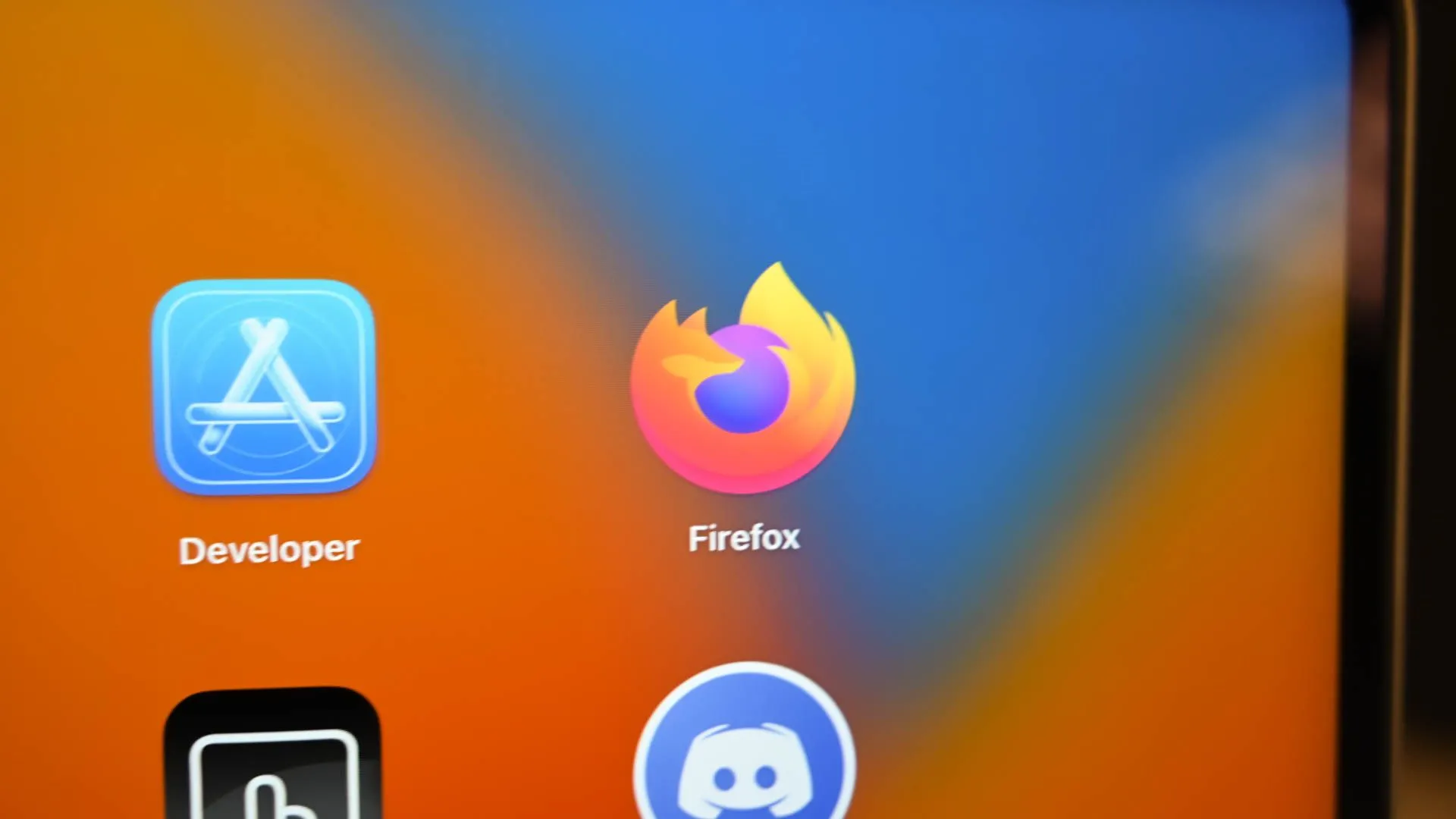 Hình ảnh minh họa một chiếc laptop đang sử dụng trình duyệt web Mozilla Firefox
