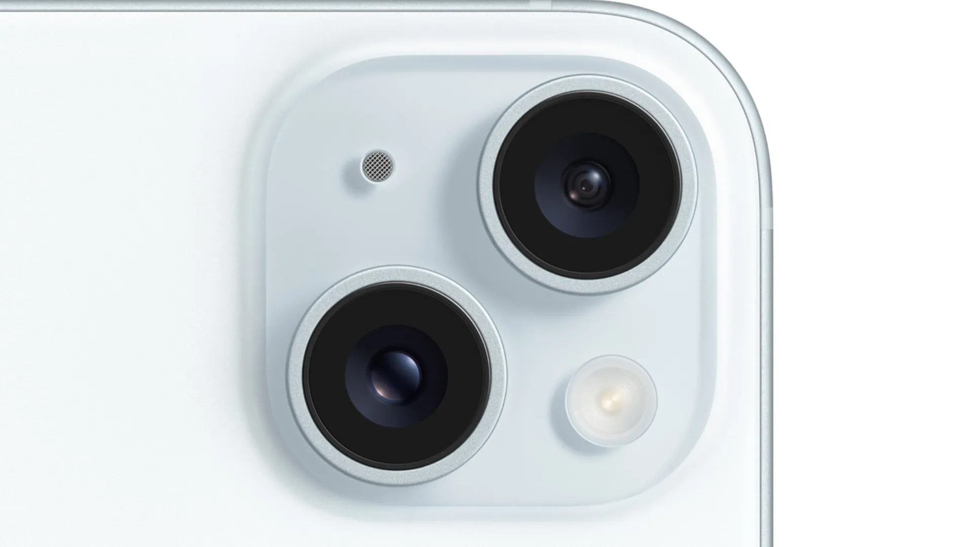 Hình ảnh so sánh thiết kế camera và màn hình của iPhone 16e và iPhone 15 từ phía sau.