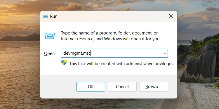 Hộp thoại Run của Windows đang được sử dụng để mở Device Manager, minh họa phím tắt Win+R.