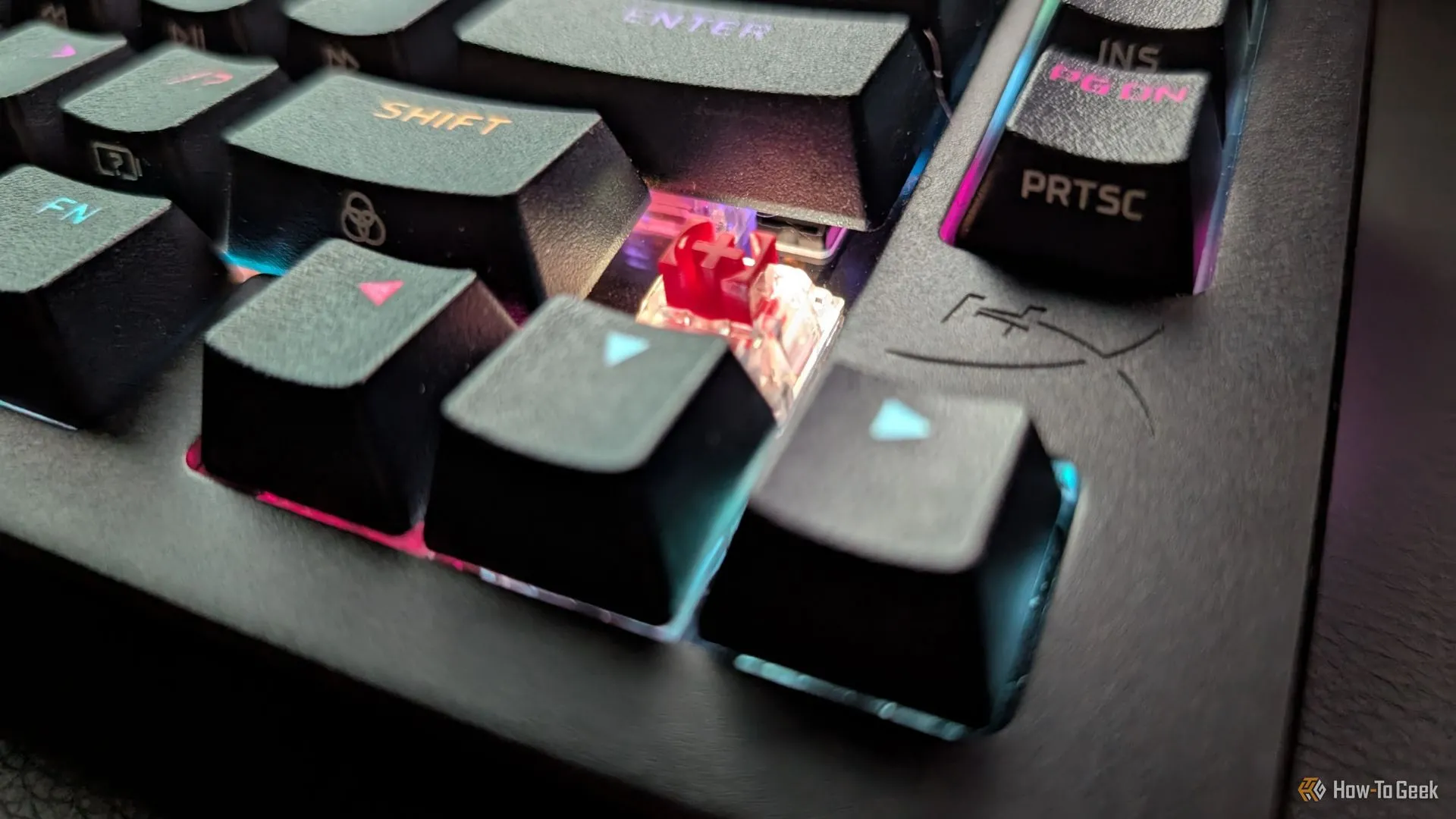 HyperX Alloy Rise 75 với switch HyperX Red Linear đã được lắp đặt