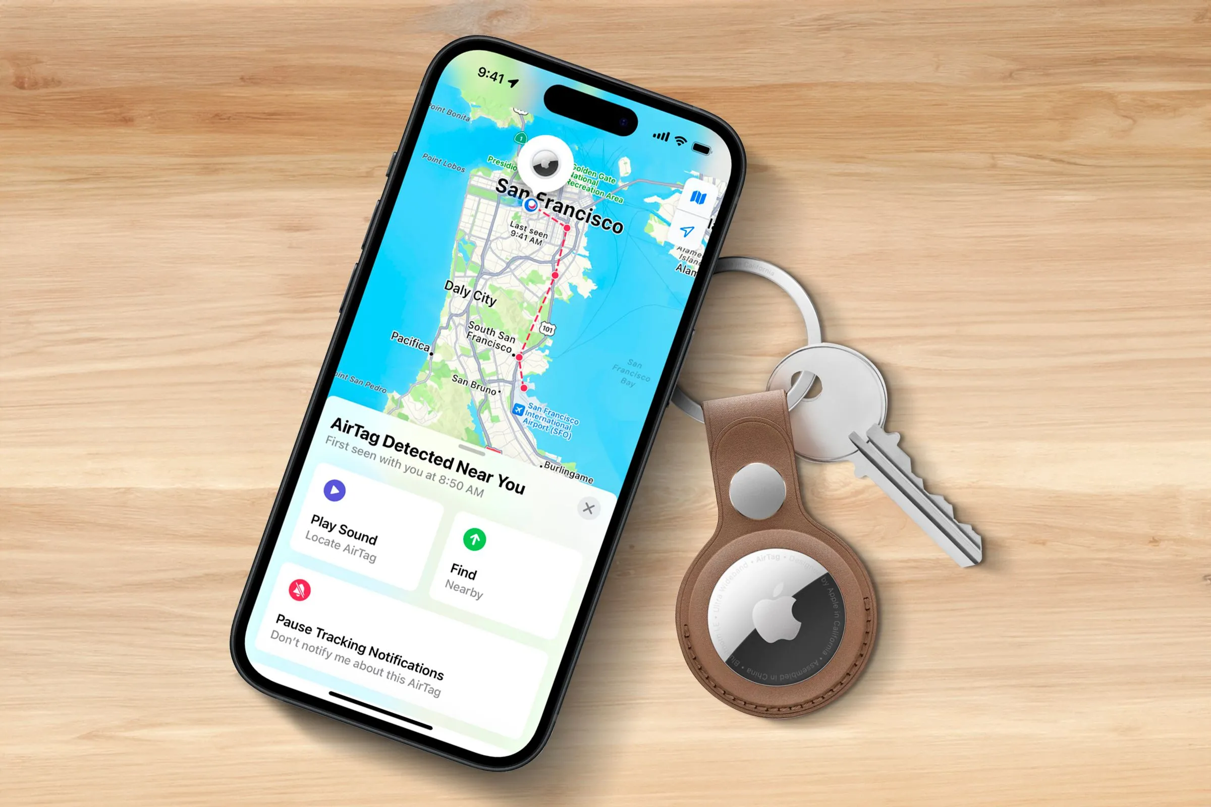iPhone hiển thị vị trí trên bản đồ ứng dụng Tìm cùng AirTag gắn trên móc chìa khóa
