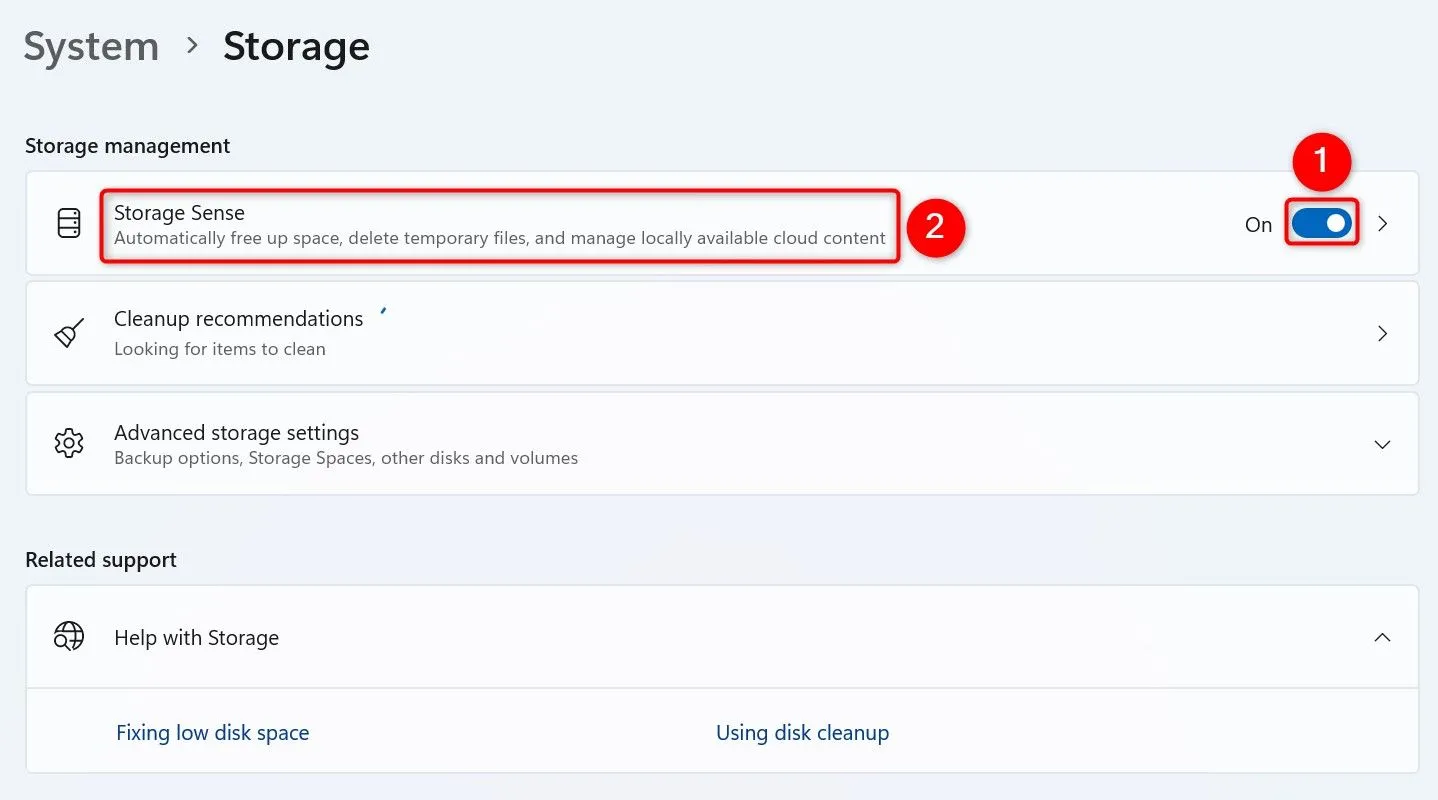 Kích hoạt tính năng Storage Sense (Bộ nhớ) trong cài đặt Hệ thống của Windows 11 để quản lý file tạm.