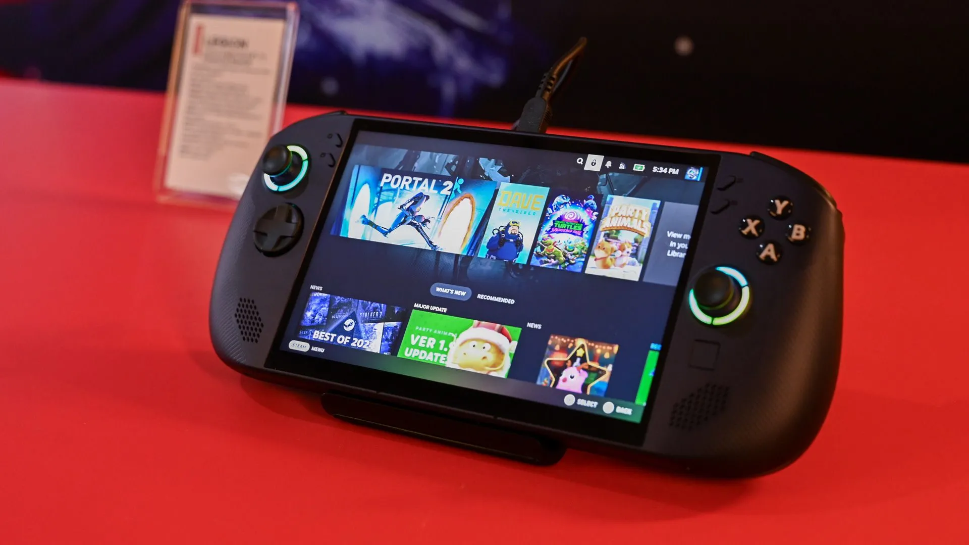 Lenovo Legion Go S chạy SteamOS tại CES 2025.