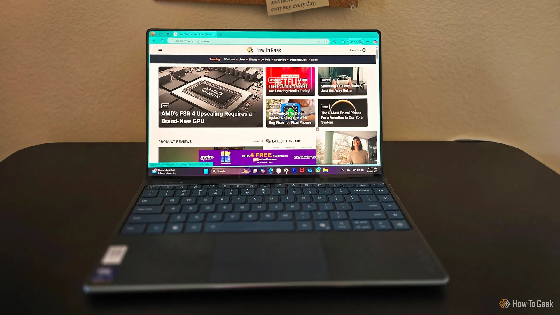 Lenovo Yoga Slim 9i 14 Gen 10 hoạt động đa nhiệm với nhiều ứng dụng