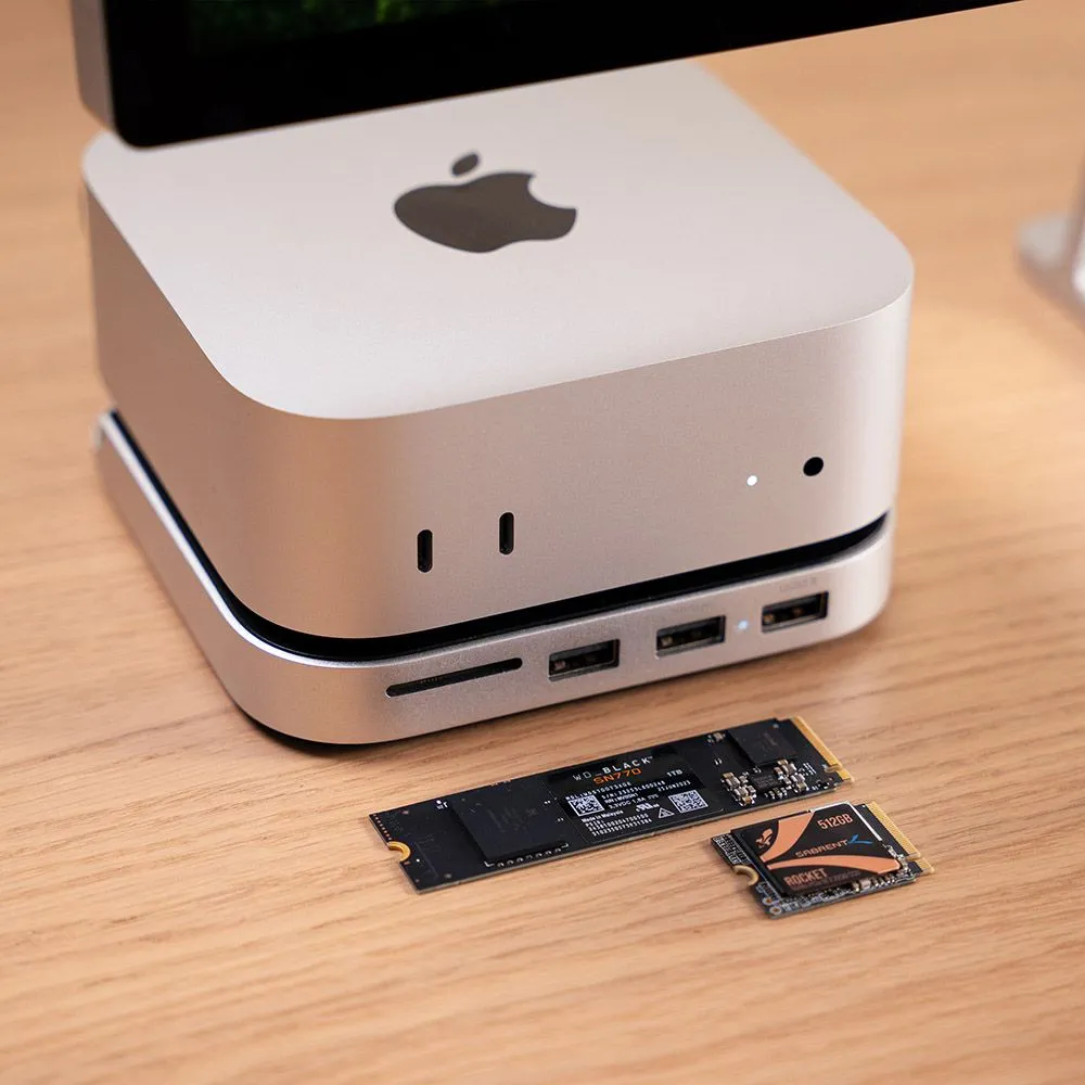Mac Mini M4 đặt gọn gàng trên Hub Satechi, khoe thiết kế nhôm nguyên khối và mở rộng cổng