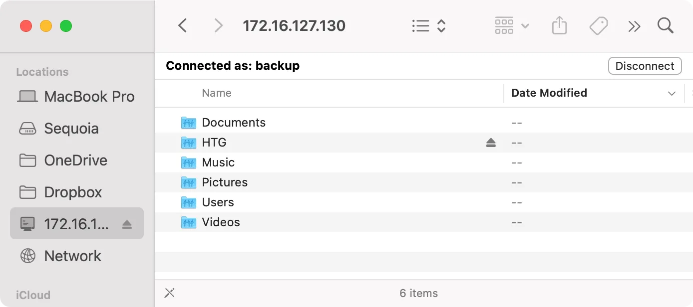 macOS Finder với một chia sẻ mạng được chọn trong thanh bên.
