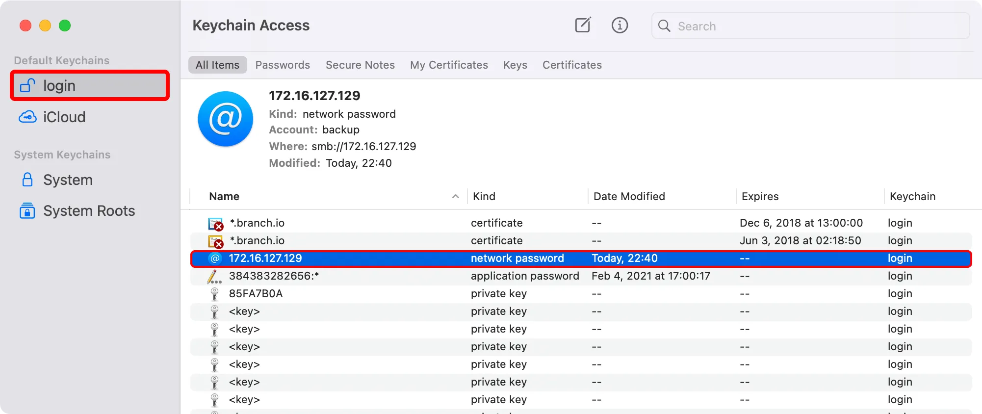 macOS Keychain Access với mục mật khẩu mạng đã lưu được chọn.