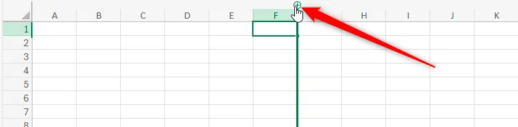 Màn hình Excel Online hiển thị biểu tượng dấu cộng (+) nổi bật ở tiêu đề cột, cho phép chèn thêm cột nhanh chóng.