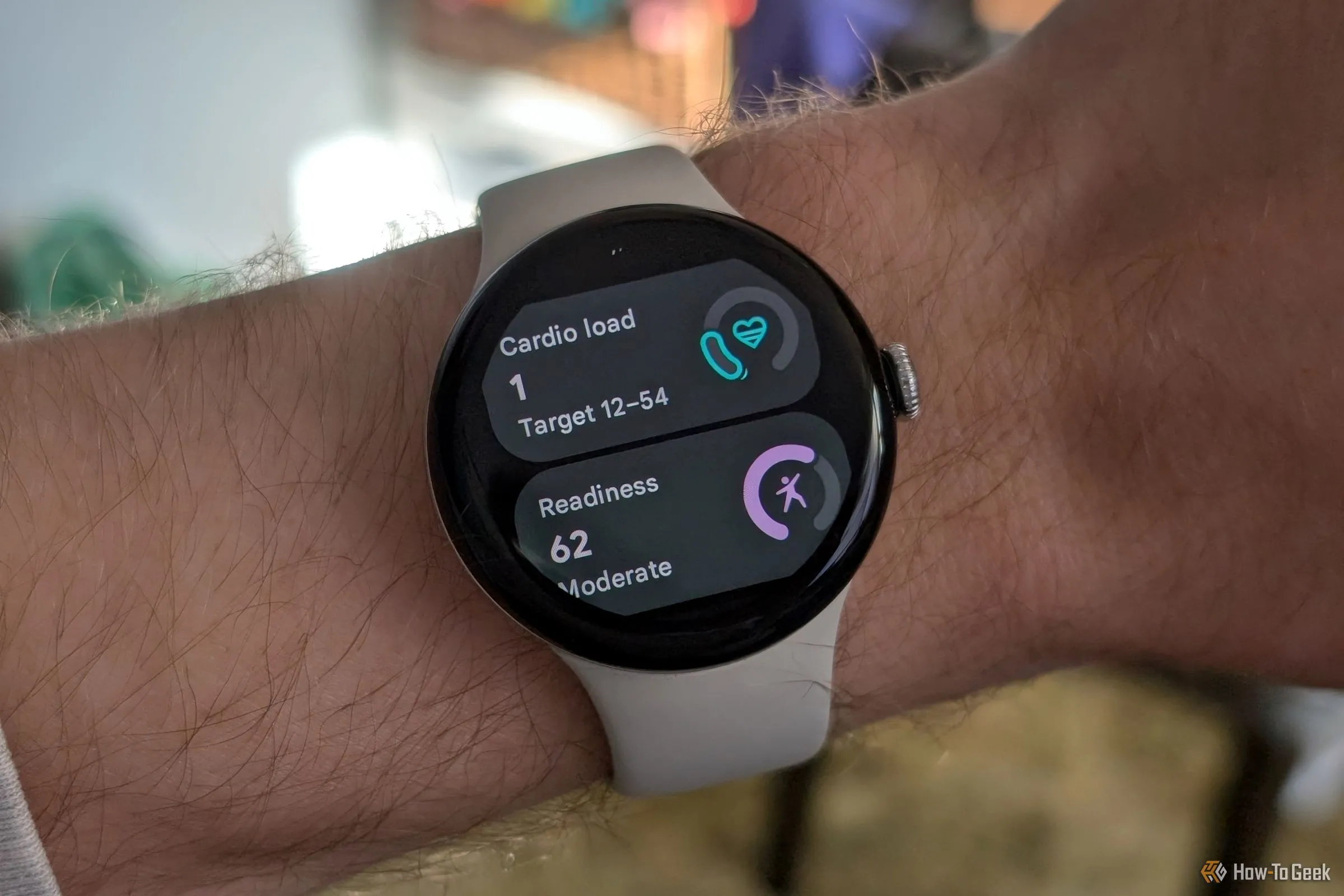 Màn hình hiển thị dữ liệu nhịp tim và tải trọng tim mạch trên Google Pixel Watch 3