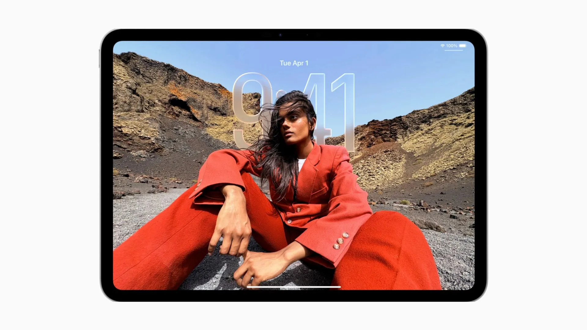 Màn hình khóa iPadOS 26 với hiệu ứng Spatial Scenes và thời gian thích ứng.