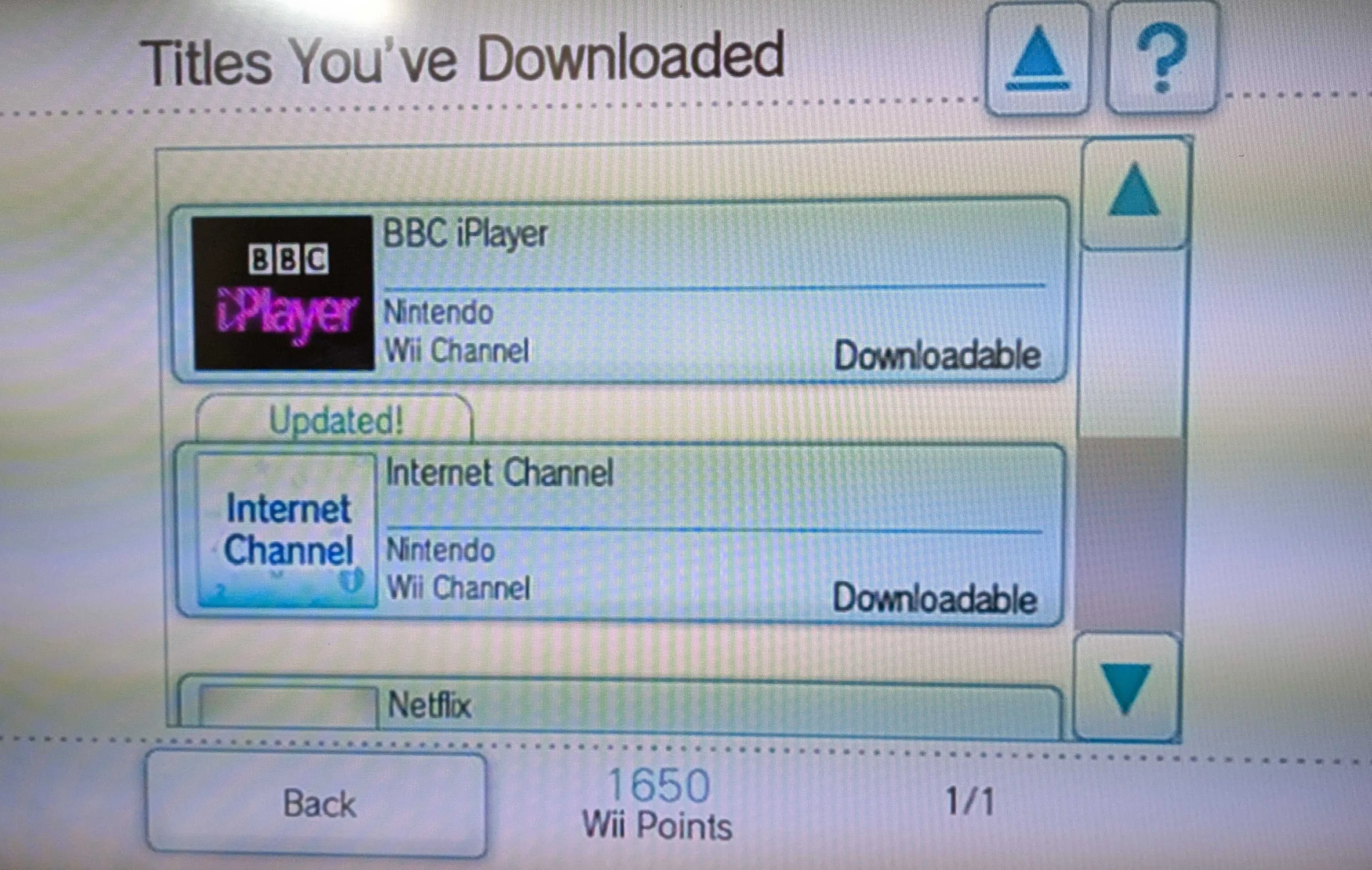 Màn hình Nintendo Wii hiển thị danh sách các ứng dụng đã tải xuống, bao gồm BBC iPlayer và Kênh Internet