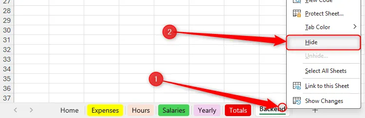 Menu chuột phải trên tab trang tính Excel được mở rộng, với tùy chọn &quot;Hide&quot; được chọn để ẩn trang tính.