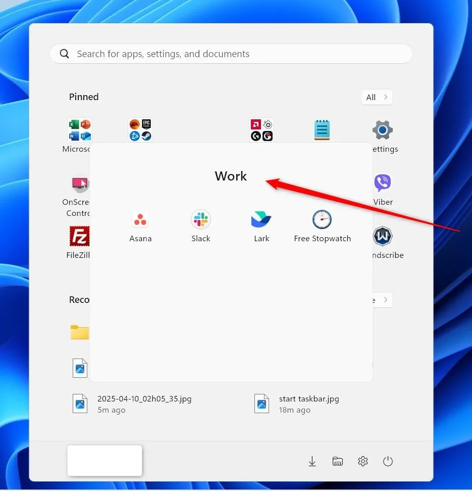 Menu Start Windows 11 với thư mục nhóm ứng dụng