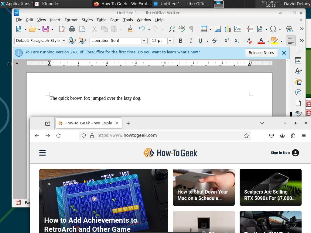 Môi trường desktop Xfce trên FreeBSD hiển thị các ứng dụng Firefox, LibreOffice Writer và game Aisleriot Solitaire đang chạy.