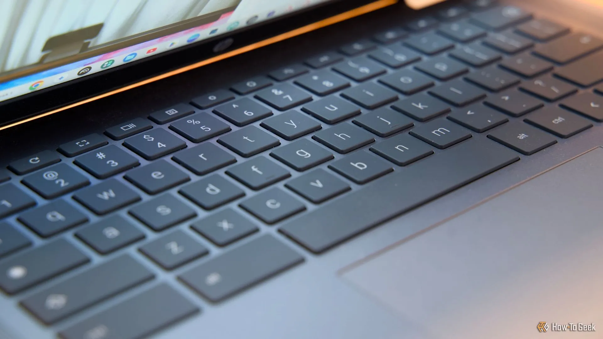 Một chiếc Chromebook đang hiển thị cài đặt phím tắt tùy chỉnh, nâng cao trải nghiệm người dùng.