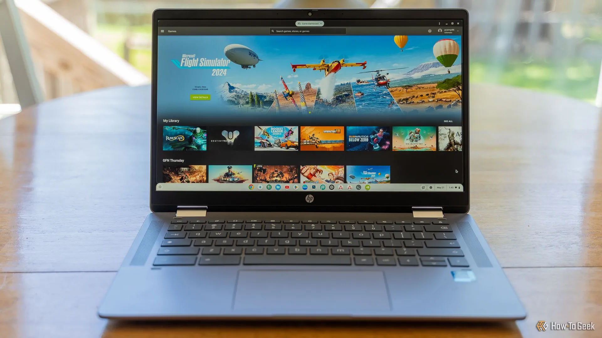 Một chiếc HP Chromebook Plus đang mở ứng dụng NVIDIA GeForce NOW.