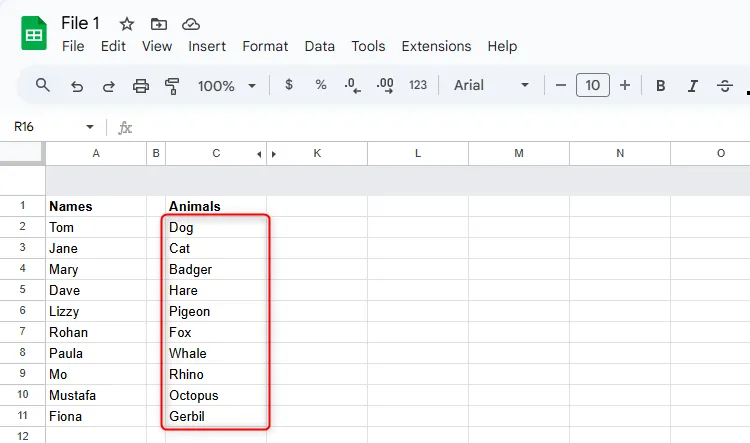 Một danh sách các loài động vật trong các ô C2 đến C11 của một tệp Google Sheets.