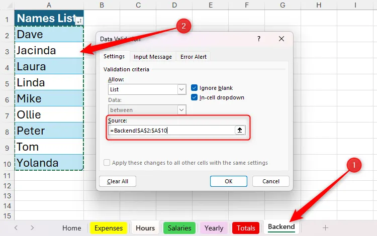 Một danh sách tên trong bảng được chọn làm nguồn cho quy tắc xác thực dữ liệu trong Microsoft Excel.