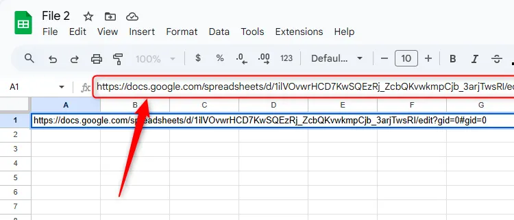 Một liên kết đến tệp Google Sheets khác được dán vào thanh công thức của tệp Google Sheets hiện hành.