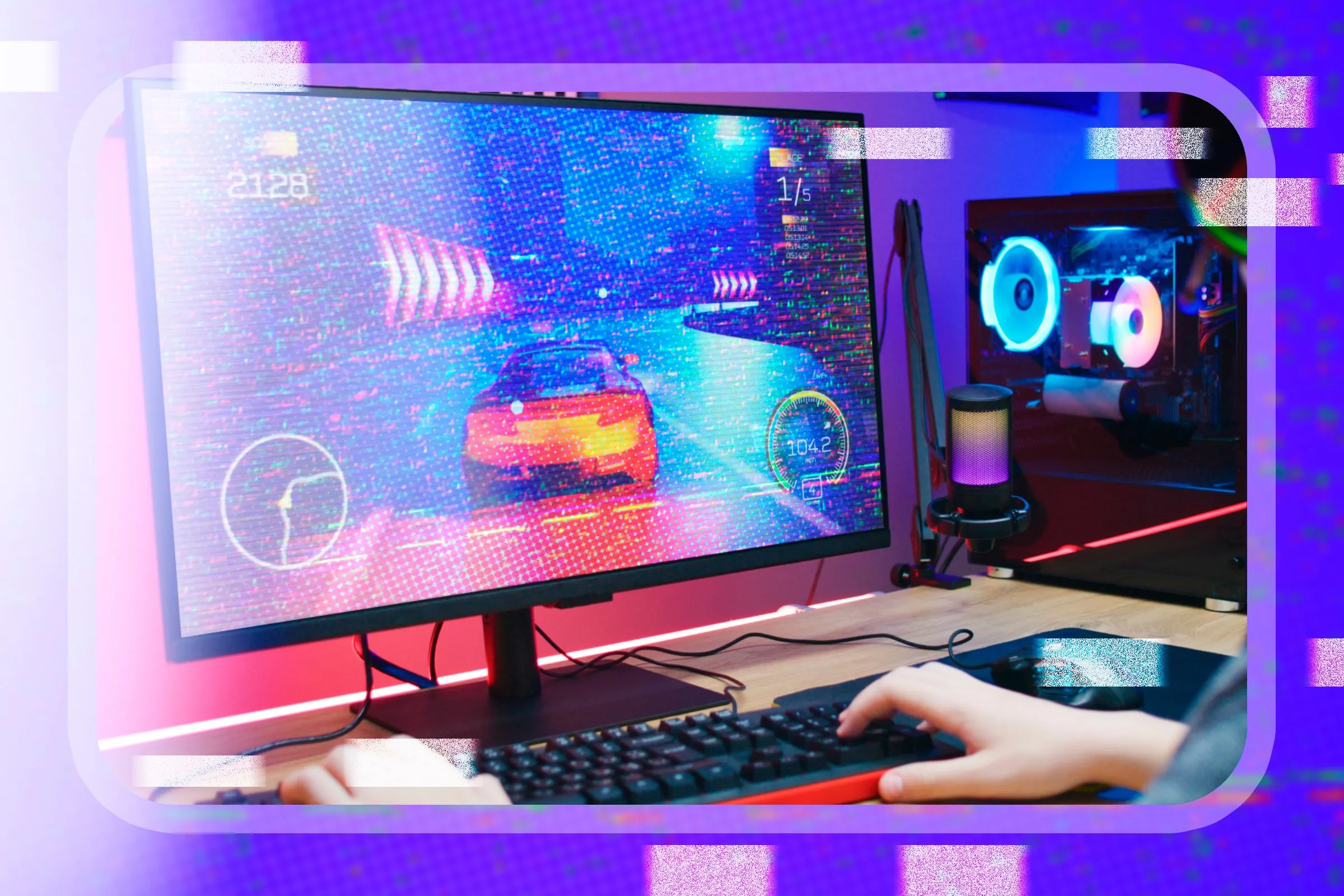 Một người đang chơi game đua xe trên laptop với màn hình bị nhấp nháy, minh họa vấn đề có thể xảy ra khi cài đặt VRR trên màn hình gaming.