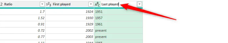 Một tiêu đề cột đang được đổi tên thành &quot;First played&quot; trong Power Query Editor của Excel.