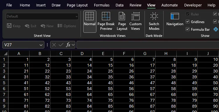 Một trang tính Excel ở chế độ tối hoàn chỉnh