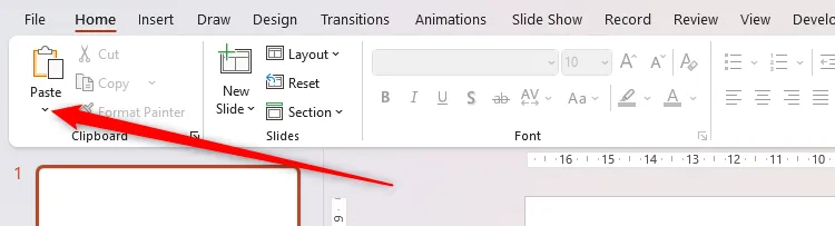 Mũi tên thả xuống của nút 'Paste' trong Microsoft PowerPoint, cho phép chọn các tùy chọn dán khác nhau.