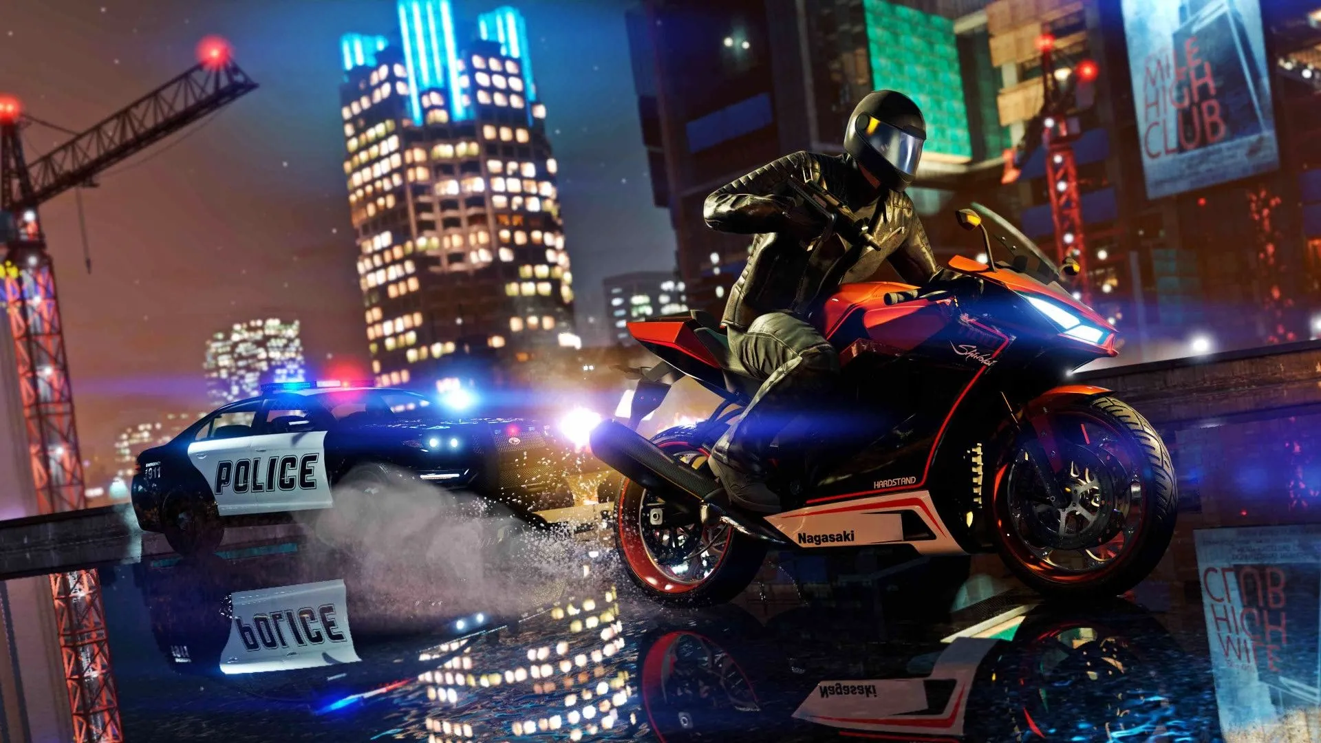Người chơi trên xe máy bị cảnh sát truy đuổi trong cảnh đêm của Grand Theft Auto 5