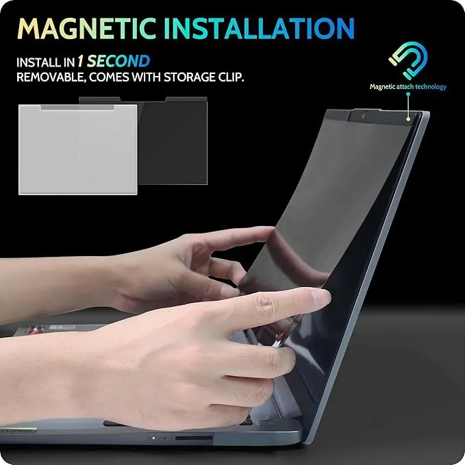 Người đàn ông đang dán tấm lọc màn hình chống nhìn trộm lên laptop, giúp bảo mật thông tin hiển thị.
