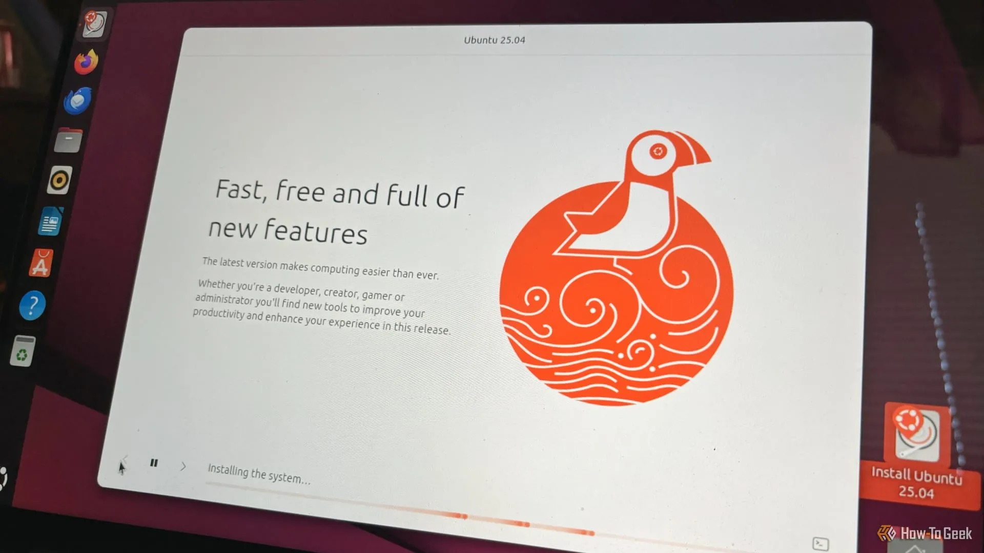 Người dùng đang cài đặt hệ điều hành Ubuntu Linux trên máy tính xách tay
