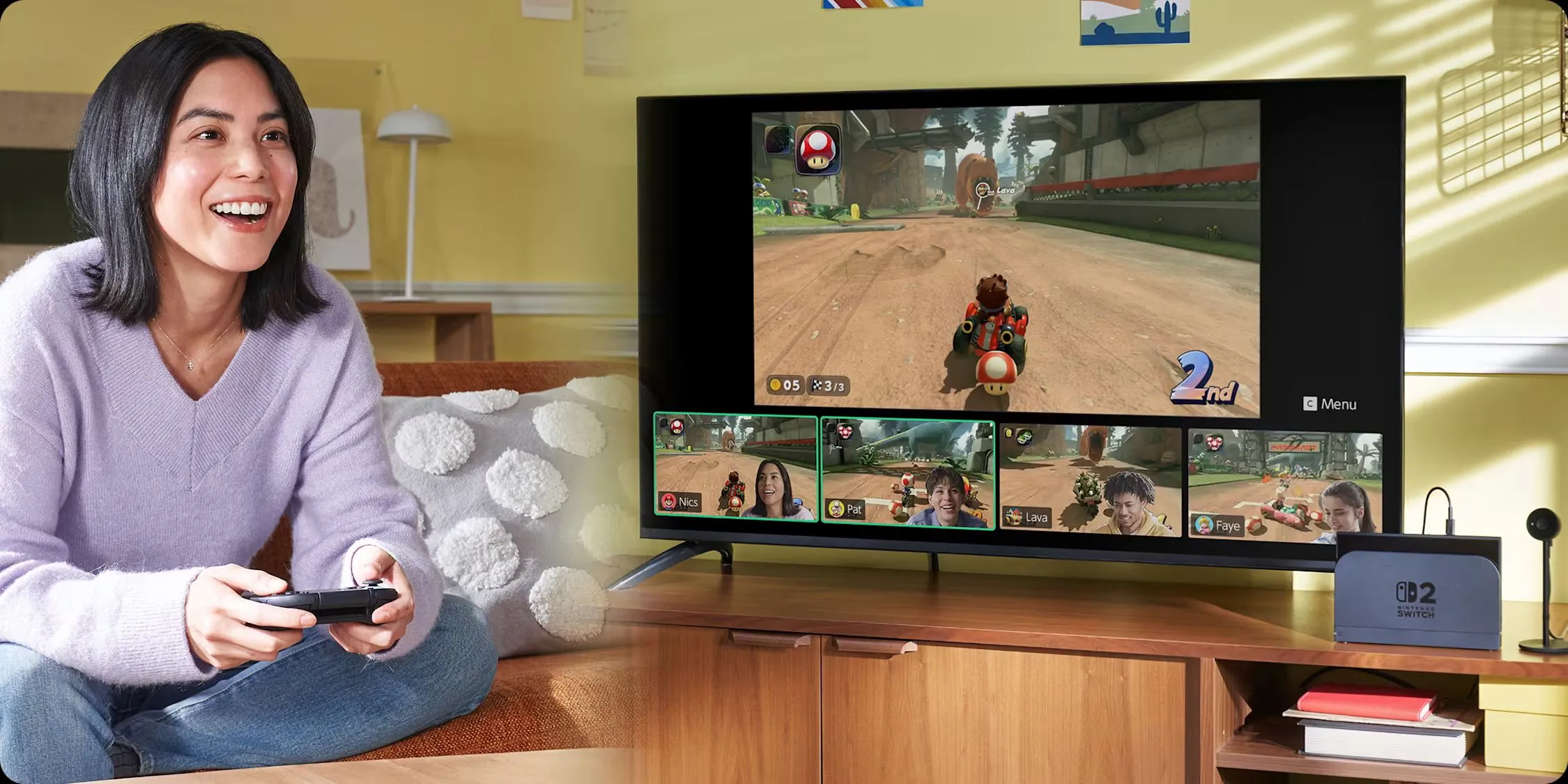 Người phụ nữ đang sử dụng tính năng GameChat của Nintendo Switch 2 để trò chuyện khi chơi Mario Kart World