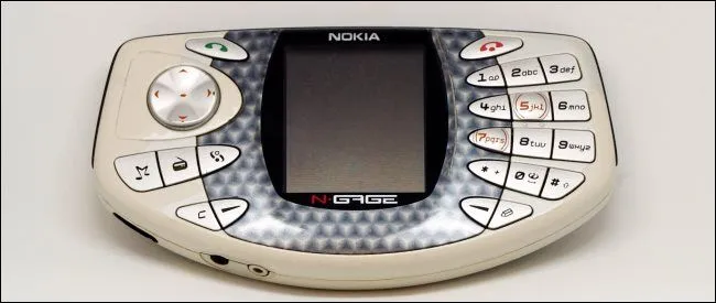 Nokia N-Gage thiết bị chơi game di động độc đáo với thiết kế lai điện thoại