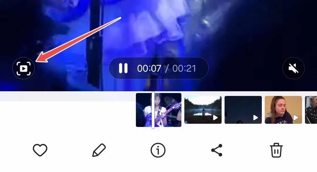 Nút cắt nhanh Quick Crop xuất hiện khi phát video trong Thư viện Samsung