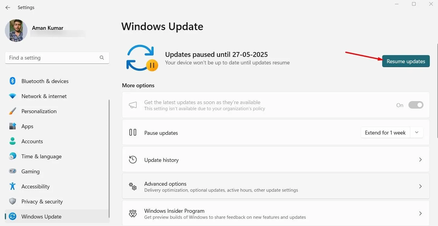 Nút Tiếp tục cập nhật trong menu Cài đặt Windows