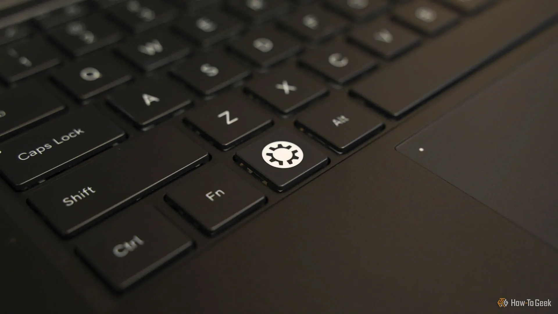 Phím logo Kubuntu trên laptop Kubuntu Focus Ir14, biểu tượng cho sự hỗ trợ hệ điều hành chính thức từ nhà sản xuất.