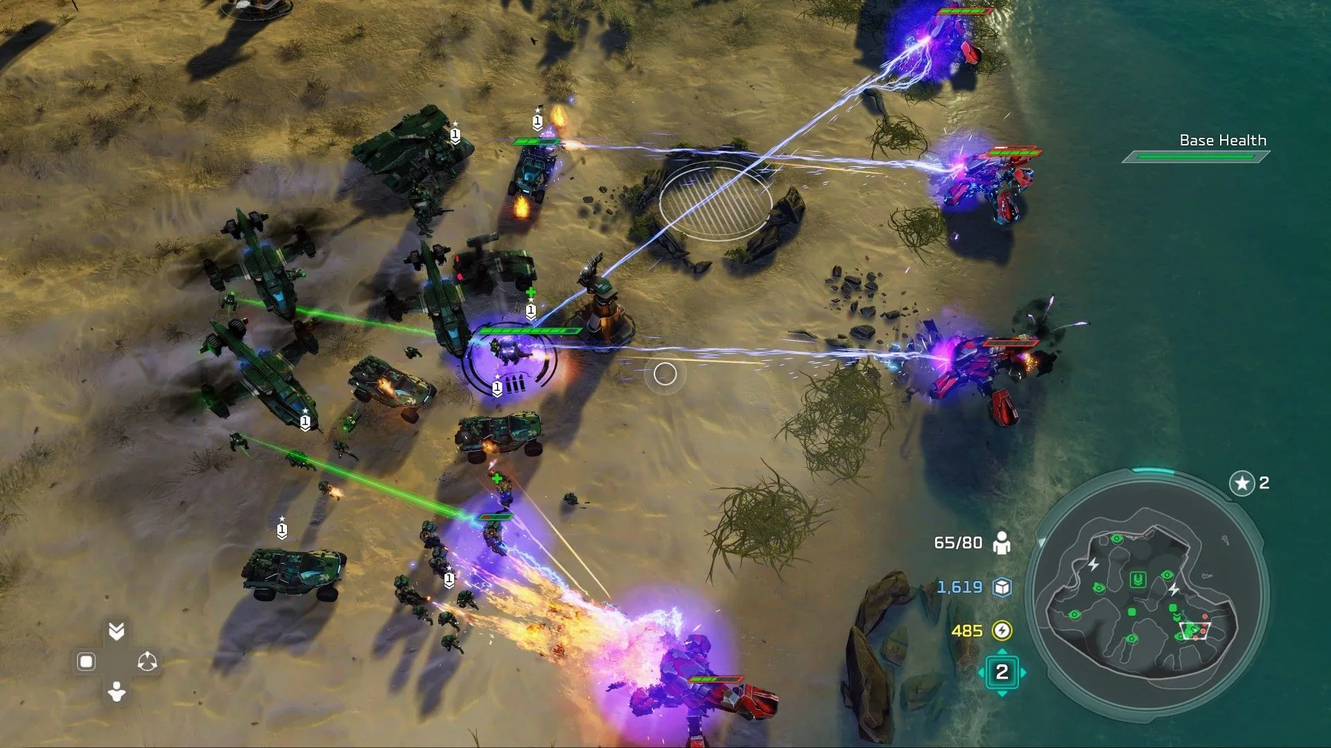 Quân lính UNSC chiến đấu với Covenant trên bãi biển trong Halo Wars 2.