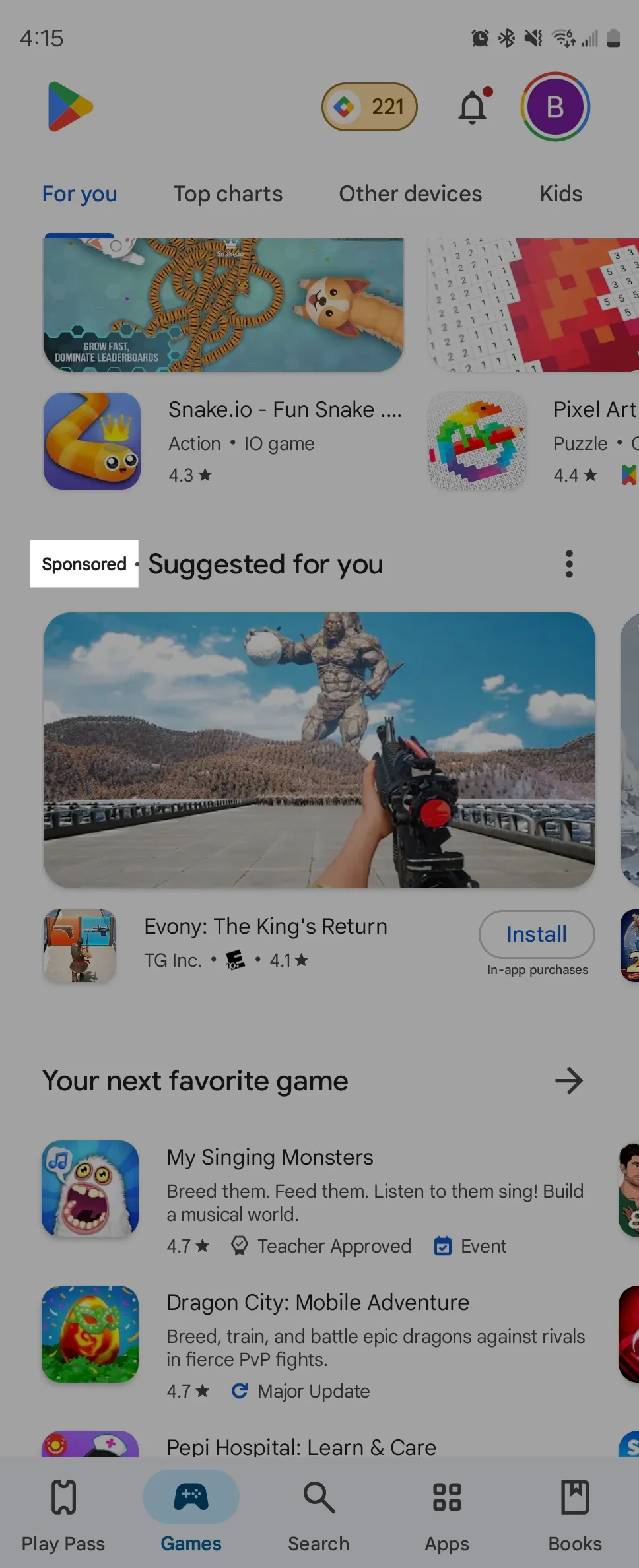 Quảng cáo game hiển thị dưới dạng băng chuyền trên Google Play Store, xen kẽ với các gợi ý ứng dụng.