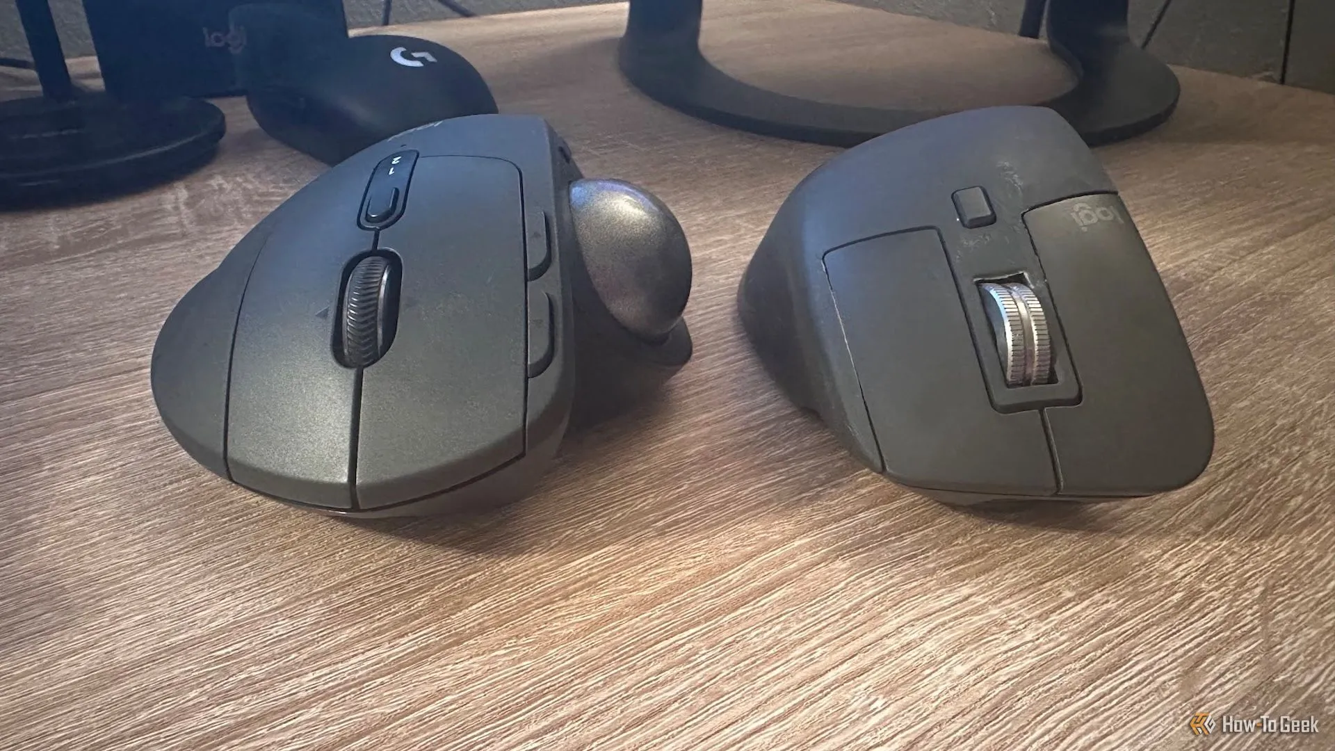 So sánh kích thước và thiết kế của chuột Logitech MX Ergo S và MX Master 3S.