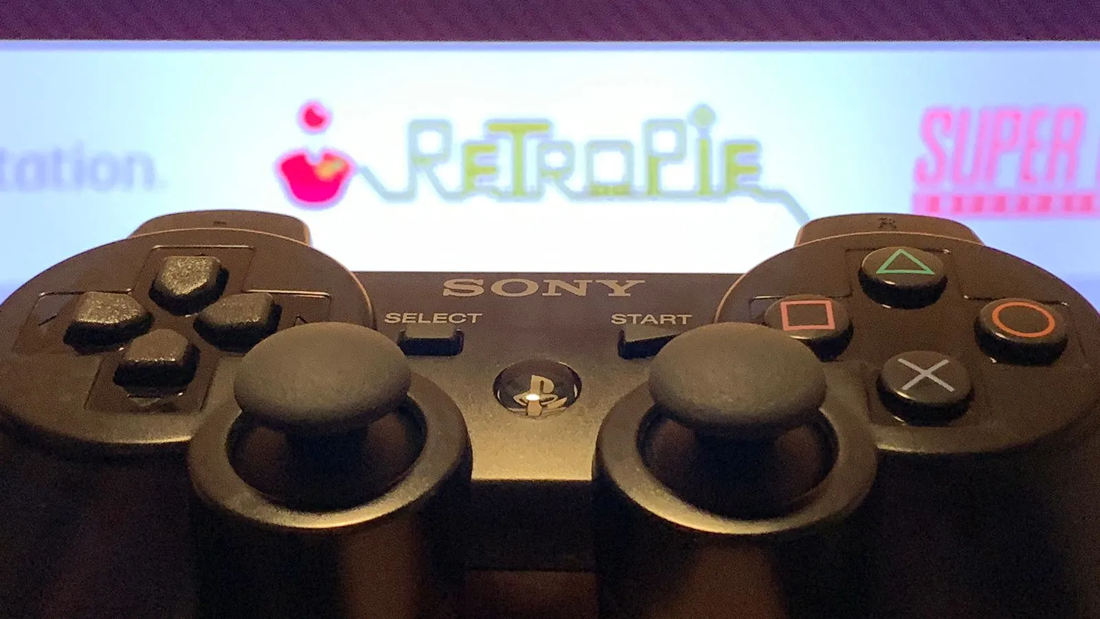 Tay cầm chơi game PS3 với giao diện RetroPie trên Raspberry Pi