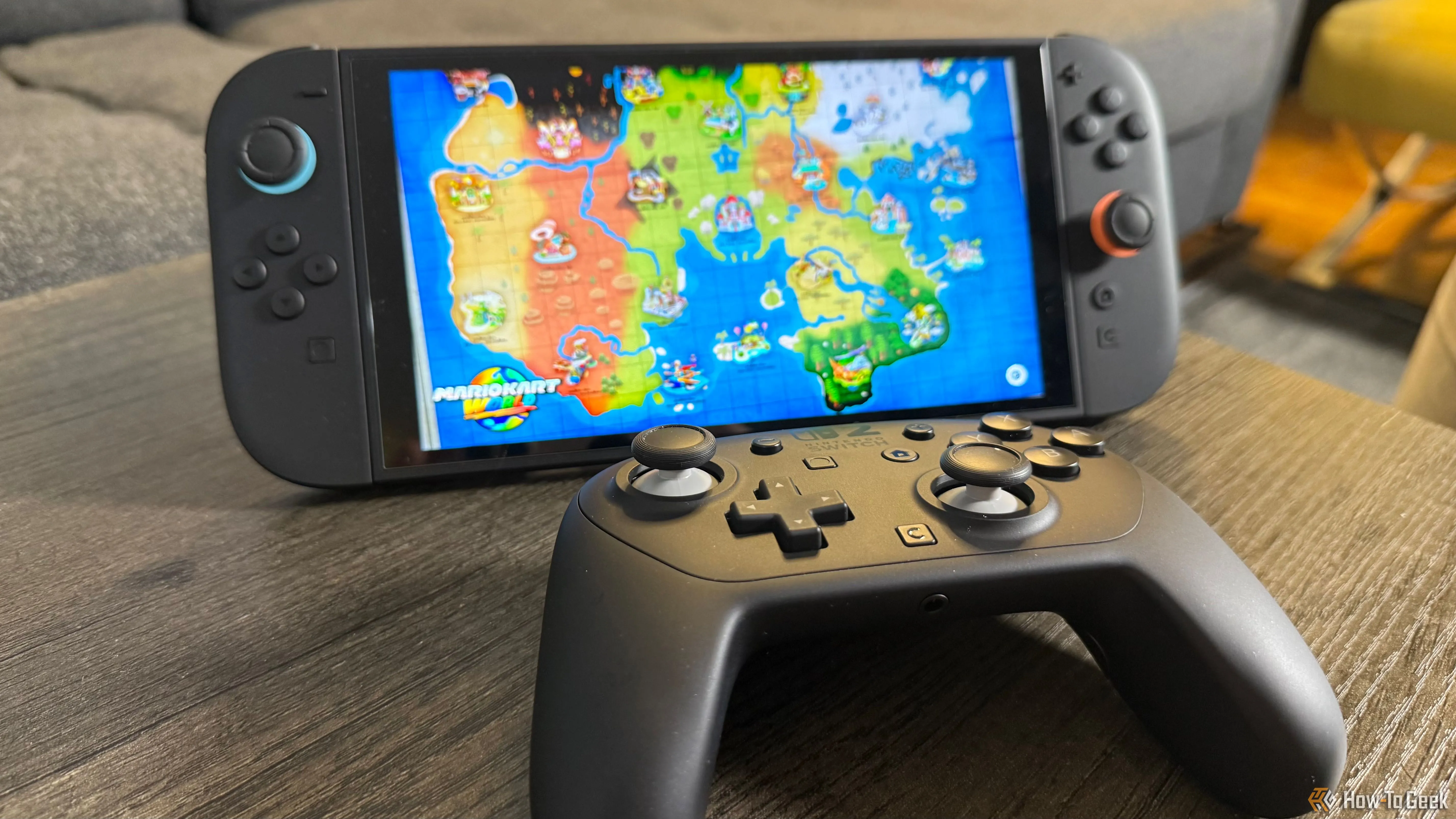 Tay cầm Nintendo Switch 2 Pro Controller và console Switch 2 đang chơi Mario Kart World