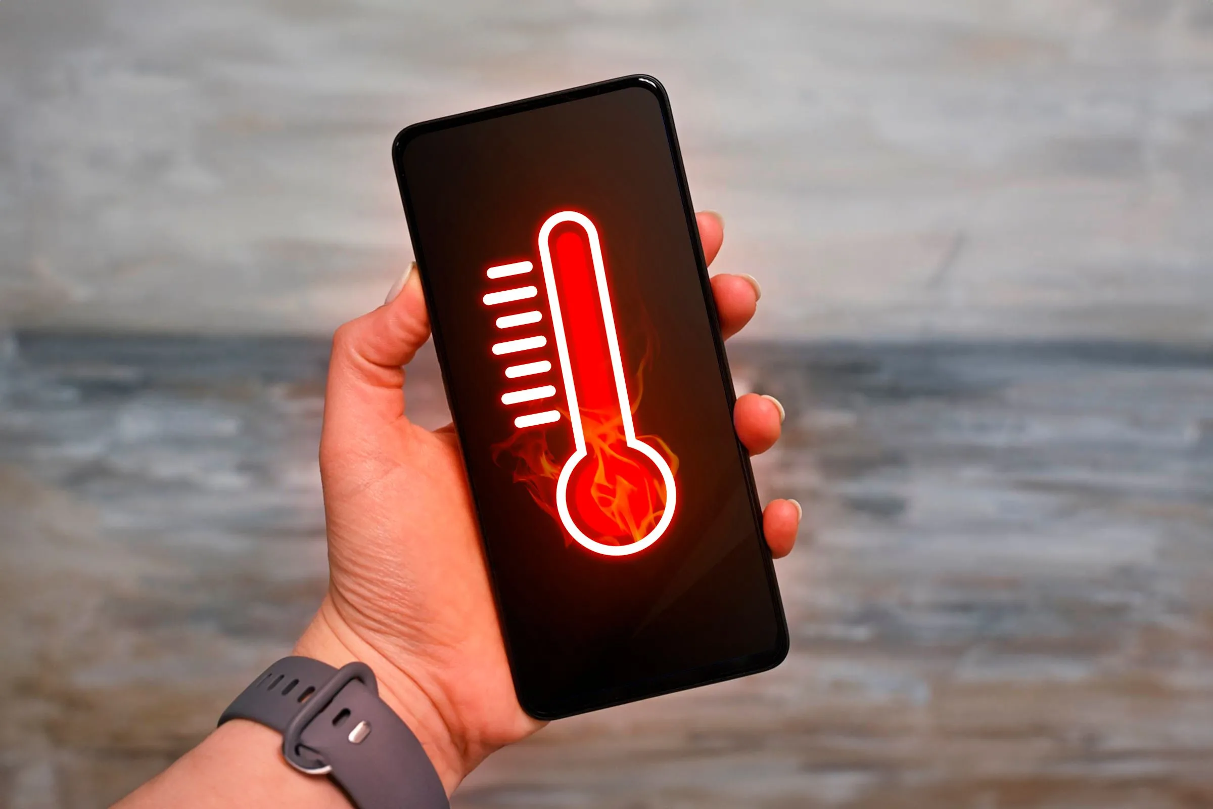 Tay cầm smartphone hiển thị nhiệt kế cảnh báo quá nhiệt