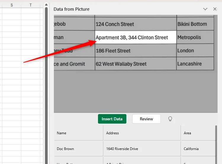 Thanh bên &quot;Data From Picture&quot; của Excel với ô dữ liệu đã nhập có thể chứa lỗi cần xem xét.