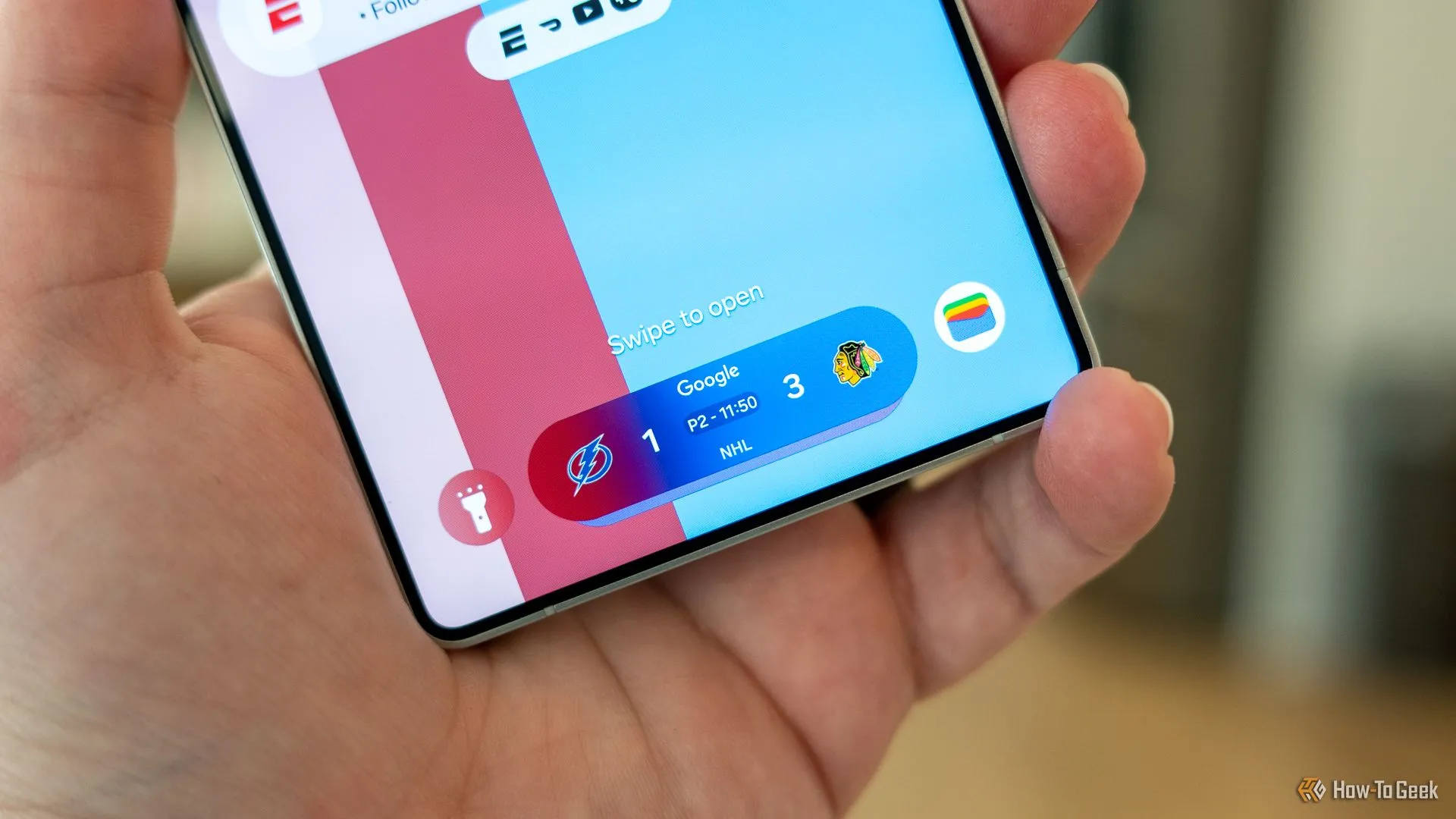 Thanh Now Bar hiển thị thông báo trực tiếp trên màn hình Samsung Galaxy S25 Ultra, minh họa tính năng mới của One UI 7
