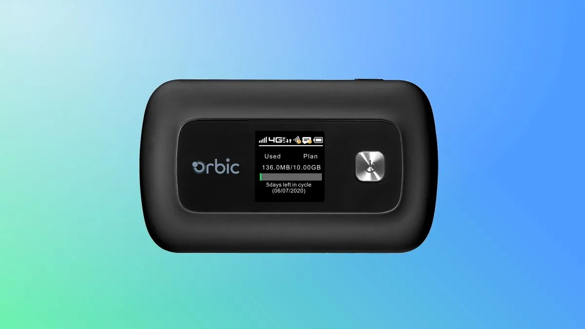 Thiết bị phát Wi-Fi di động Orbic Speed 5G UW màu đen, đặt trên nền chuyển màu xanh lá cây và xanh dương, nổi bật với khả năng hỗ trợ mạng 5G Ultra Wideband của Verizon và chuẩn Wi-Fi 6.