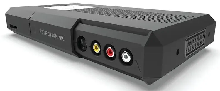Thiết bị Retrotink 4K với các cổng vào S-VHS và RCA rõ ràng