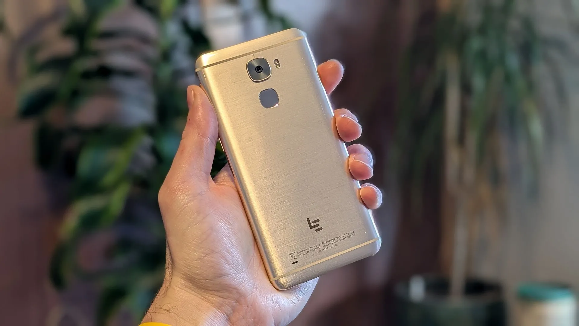 Tổng thể điện thoại LeEco Le Pro 3, nhấn mạnh bài học về tầm quan trọng của phần mềm đối với trải nghiệm smartphone.