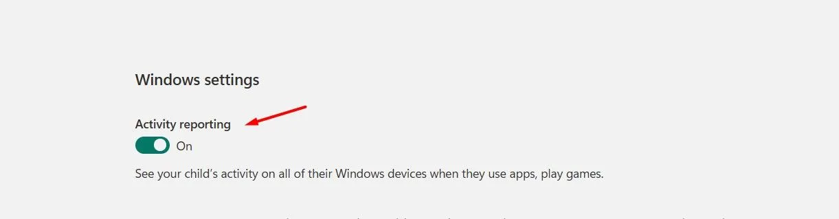 Tùy chọn bật/tắt tính năng Báo cáo hoạt động (Activity Reporting) trong ứng dụng Microsoft Family Safety.